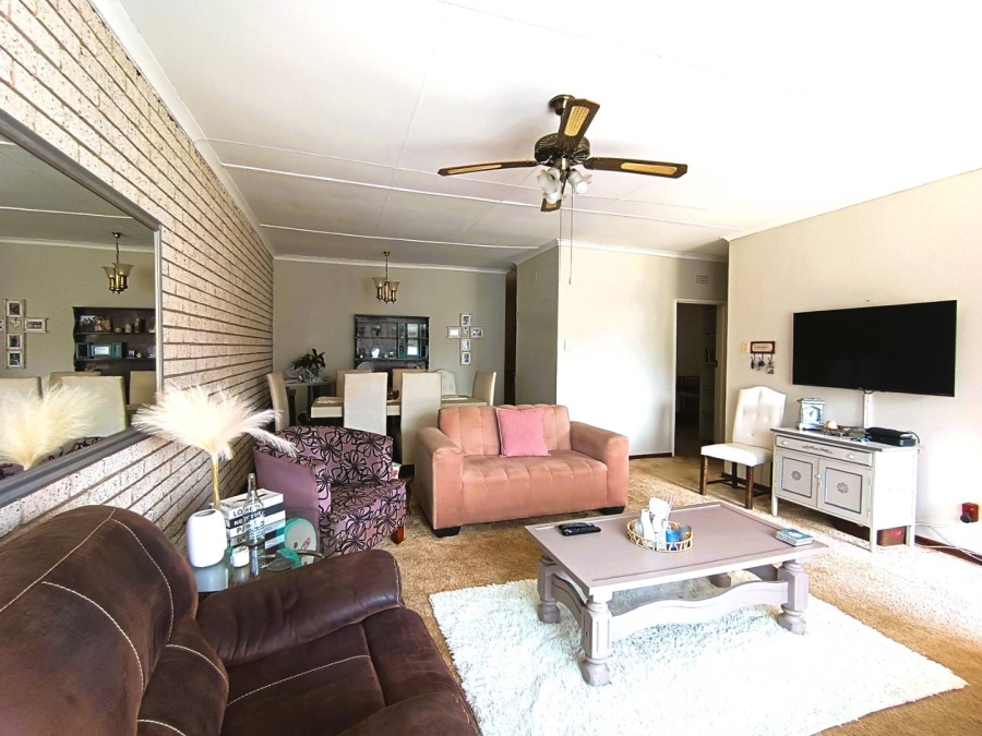 3 Bedroom Property for Sale in Langenhovenpark Free State